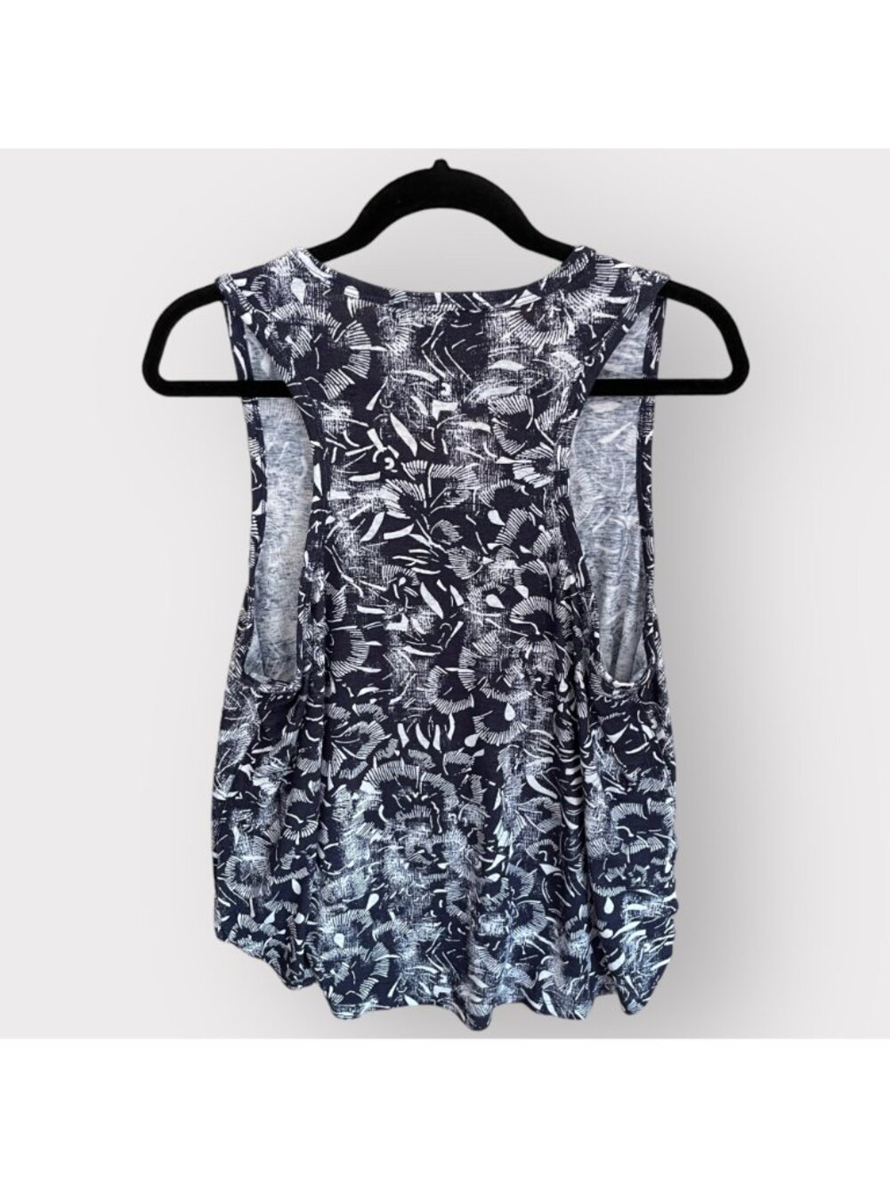 Athleta Size XL Navy Blue White Breezy Leaf Print Round Neck Racerback Tank Top - Picture 7 of 14